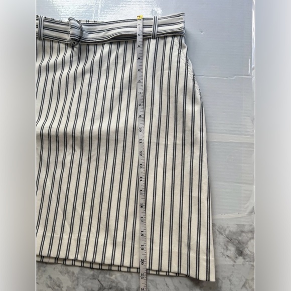 Ann Taylor Striped A-Line Skirt Size 12
White Black Belted Career Office - Picture 12 of 12